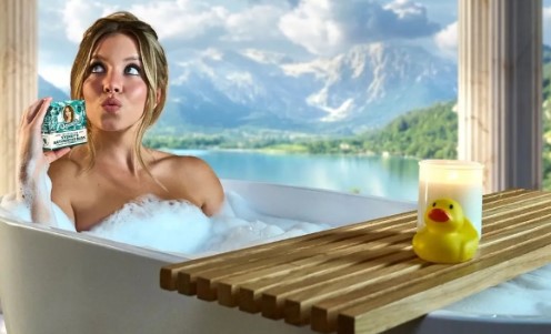 Sydney Sweeney lanza jabón con agua de su baño y desata debate en redes