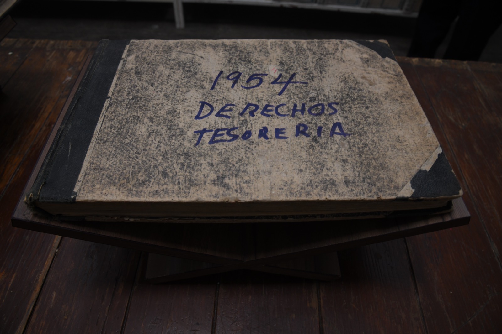 Ayuntamiento de Soledad fortalece su memoria histórica con restauración de libros antiguos