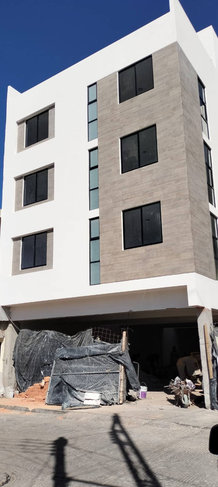 Buscan a más víctimas de presunto defraudador inmobiliario en SLP: lo acusan de estafar a adultos mayores y usar empresas fantasma
