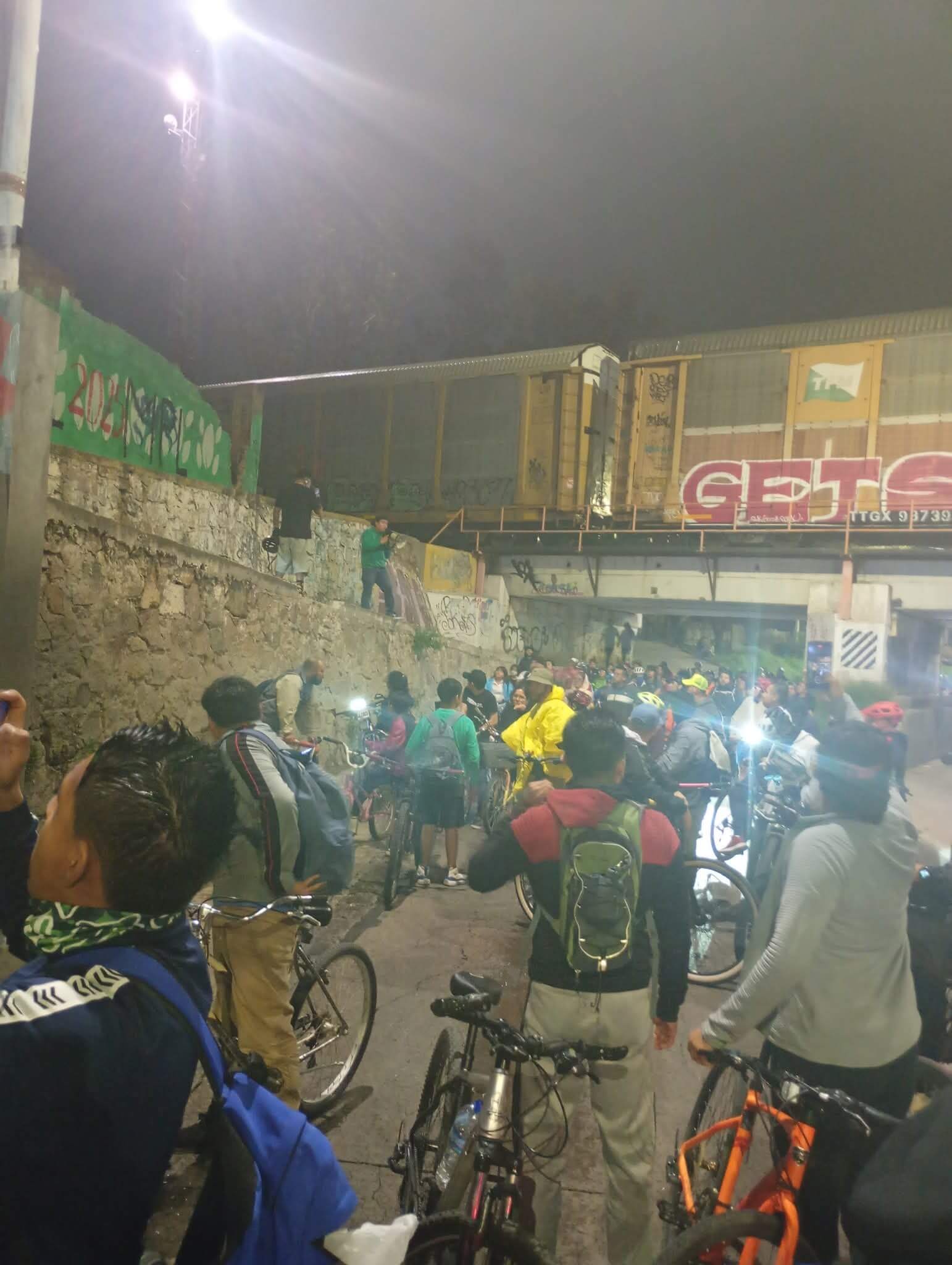 Colectivos protestan en Azteca Norte tras muerte de ciclista: "La omisión institucional está cobrando vidas"