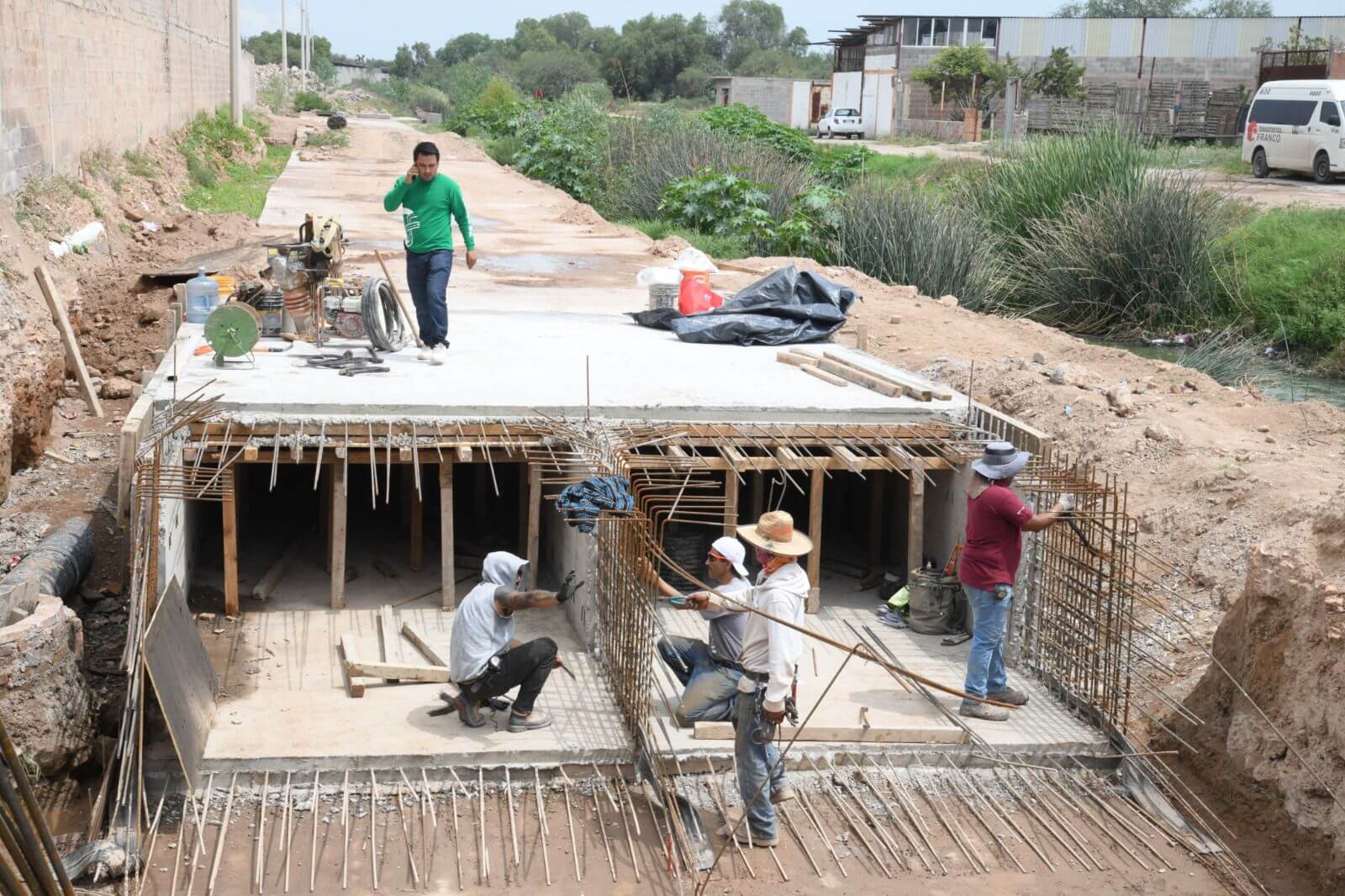 Desde la calle Cruz Colorada, se construye colector pluvial en Privadas de la Hacienda