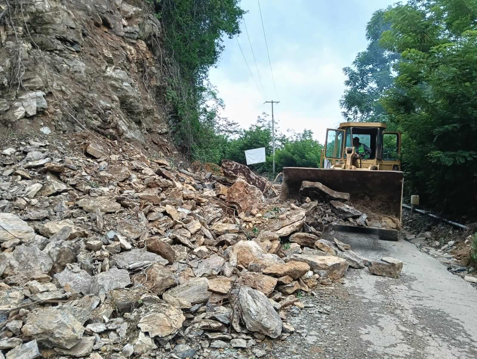 Gobierno estatal atendió 416 kilómetros de caminos en junio