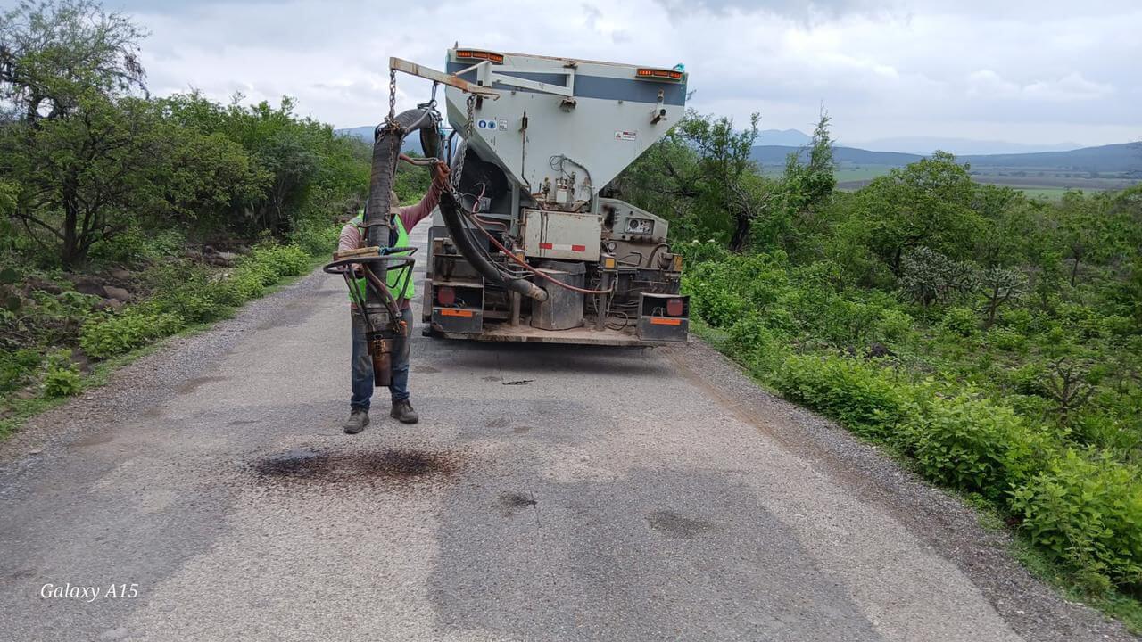 Gobierno estatal continúa con acciones de mejoramiento en caminos de Rayón