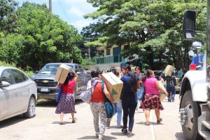 Gobierno estatal entrega de apoyos alimentarios en Tancanhuitz