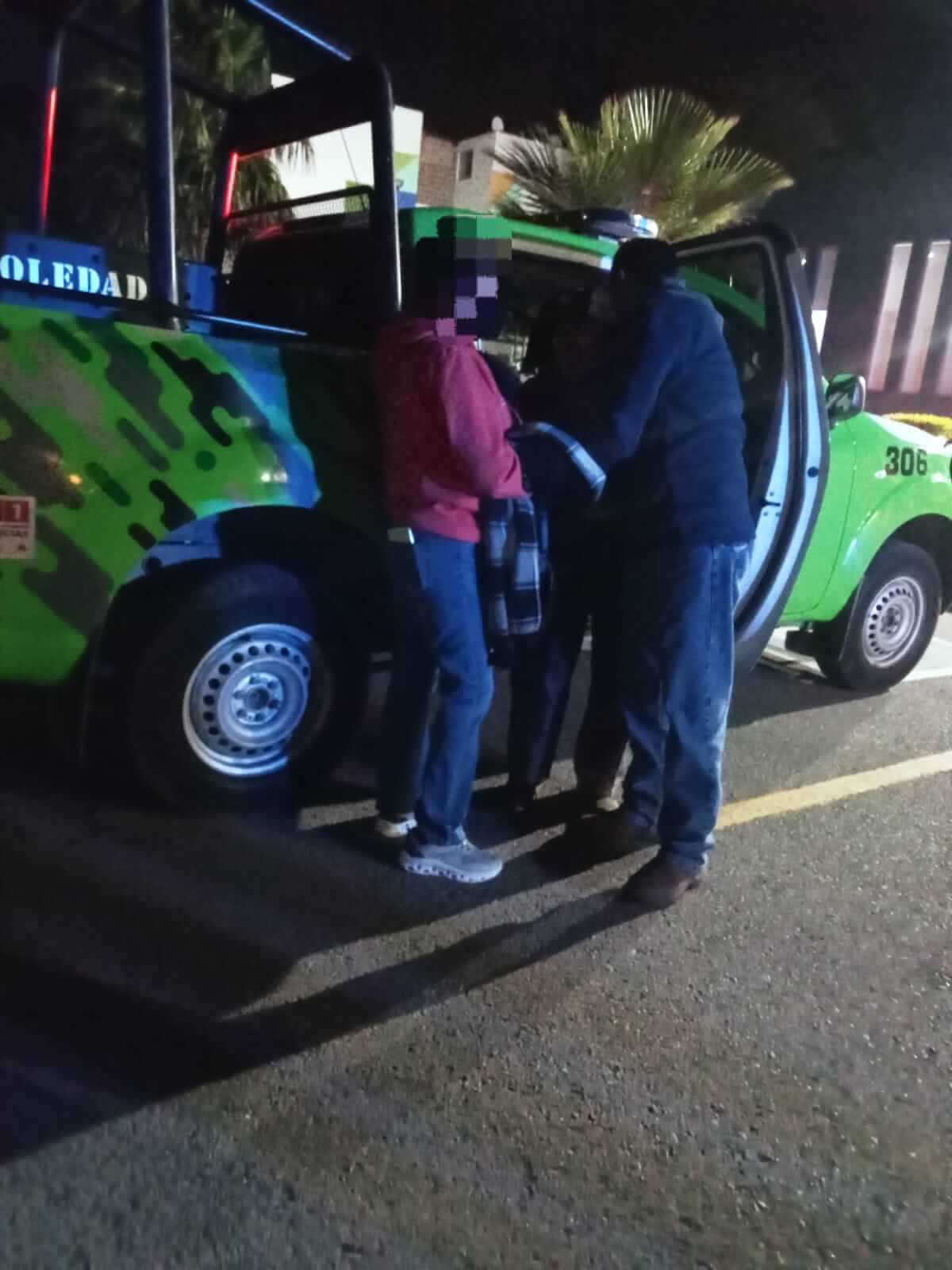 Guardia civil de Soledad auxilia y reencuentra con su familia a adulto mayor con reporte de extravío