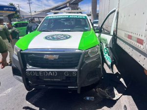 Guardia civil de Soledad detuvo a chófer de tráiler por provocar hecho de tránsito y causar daños a patrullas