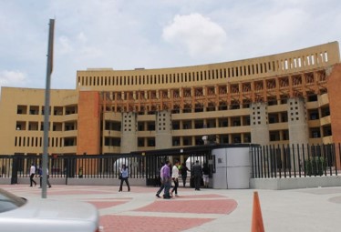 Gobierno justifica con “pase directo” nombramiento de magistrados sin promedio mínimo