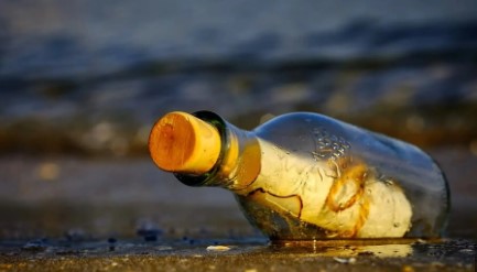 Mensaje en una botella cruza el Atlántico y revela una historia de amor intacta