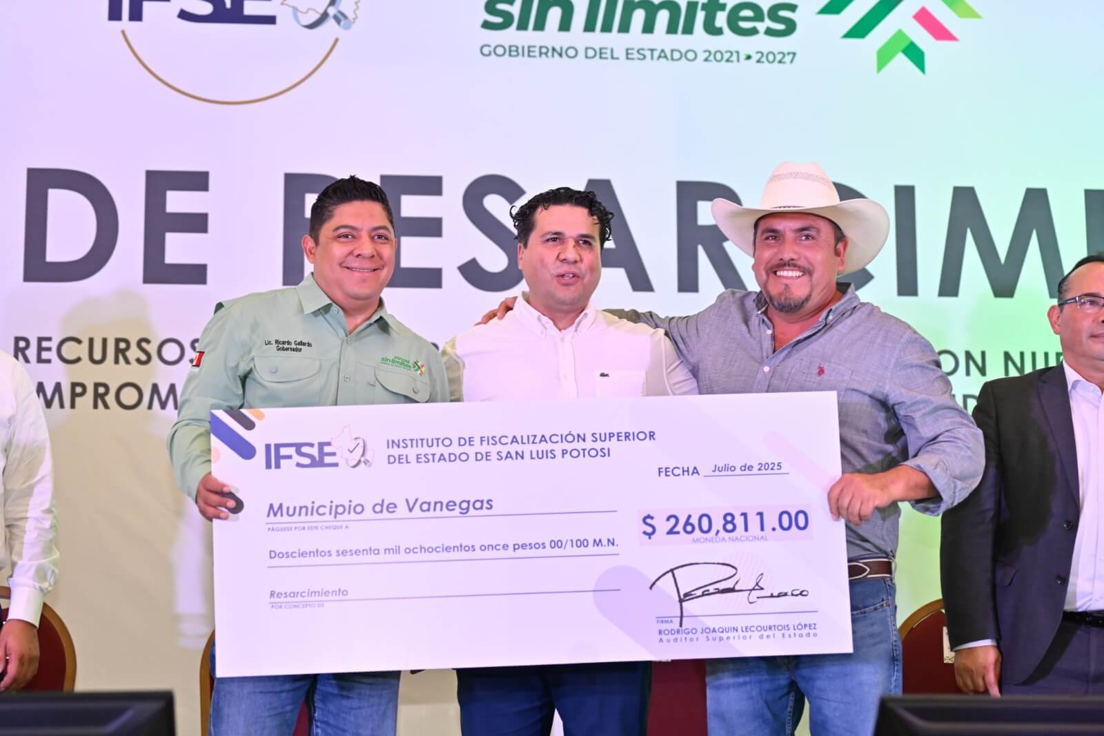 Ricardo Gallardo devuelve dinero público robado por la herencia maldita
