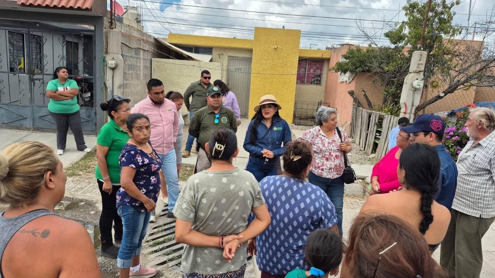Atención directa a las y los vecinos de La Libertad: Villa de Pozos recorre la colonia para escuchar y actuar