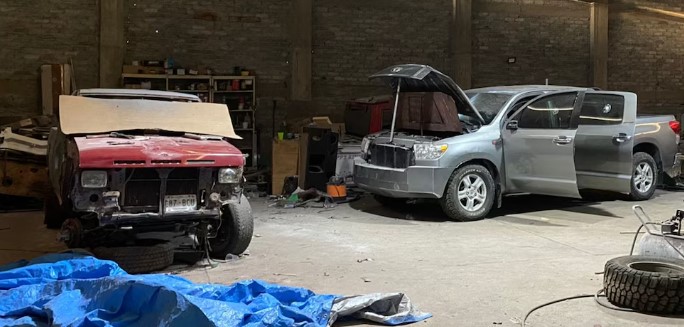 Detectan talleres clandestinos que blindaban camionetas para el crimen organizado en el Altiplano