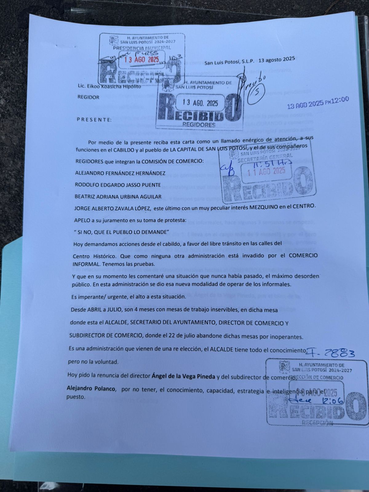 Empresaria exige la renuncia del Director de Comercio por inacción ante el ambulantaje
