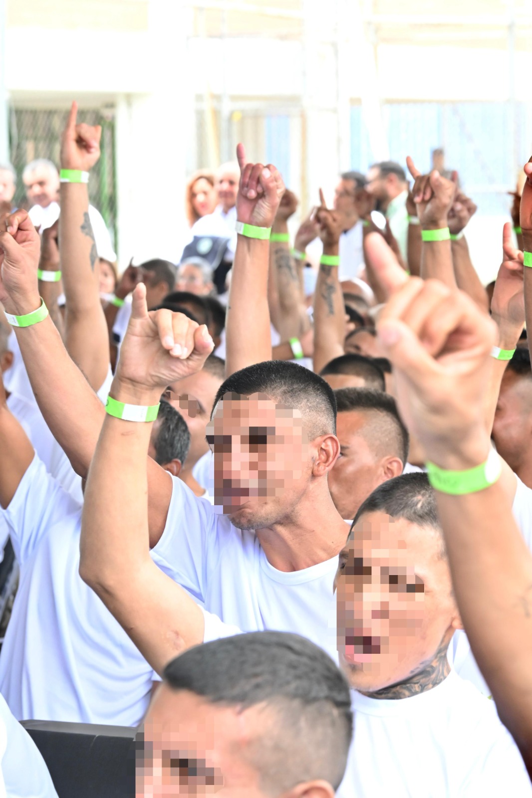 Ricardo Gallardo entrega preliberaciones a personas privadas de La Libertad