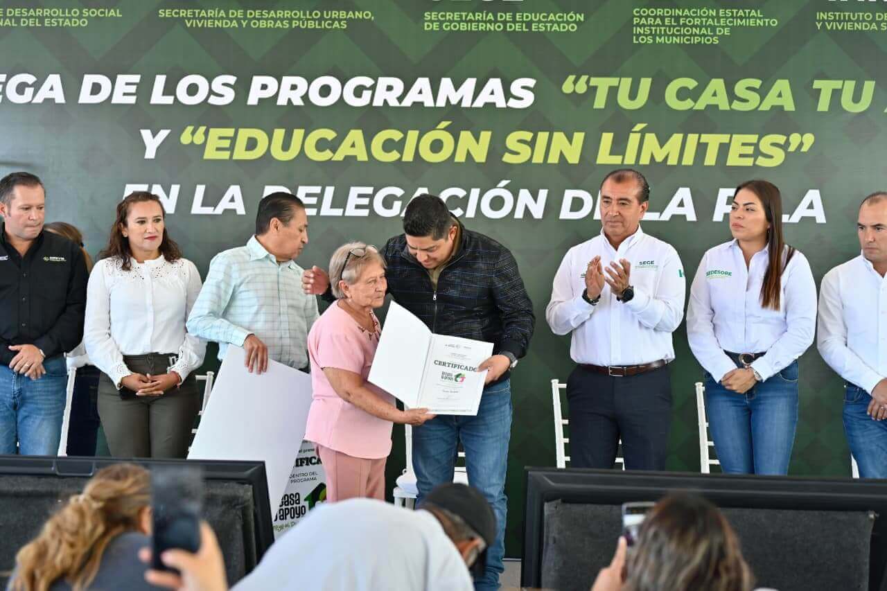 Ricardo Gallardo fortalece a familias de La Pila con entrega de lotes gratuitos