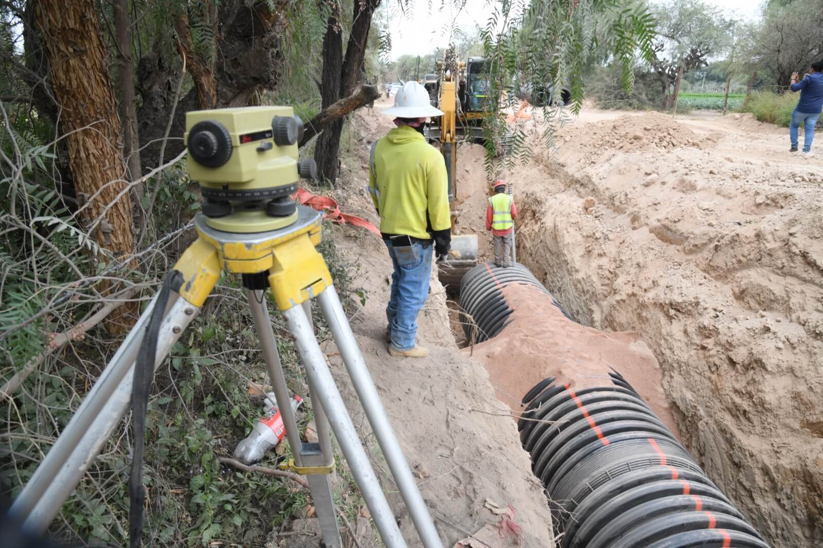 Sin interrupciones, se construye colector pluvial en privadas de la hacienda en Soledad