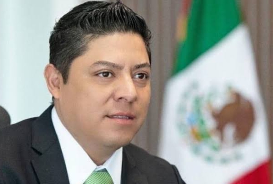 Gallardo va por “portales patito”: propone regular medios digitales: “Es pura pus y guerra sucia”