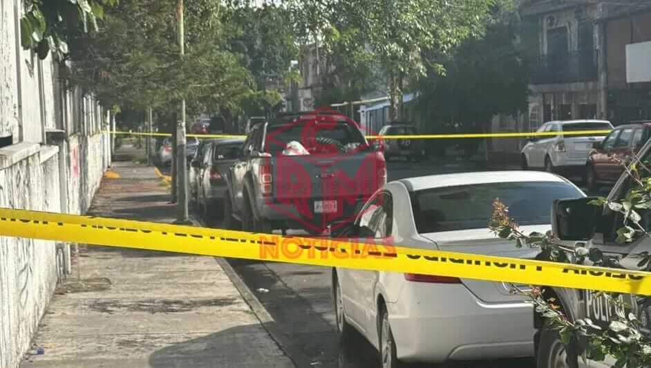 Hallan a cuatro personas sin vida en camioneta en Guadalajara; dos eran niños