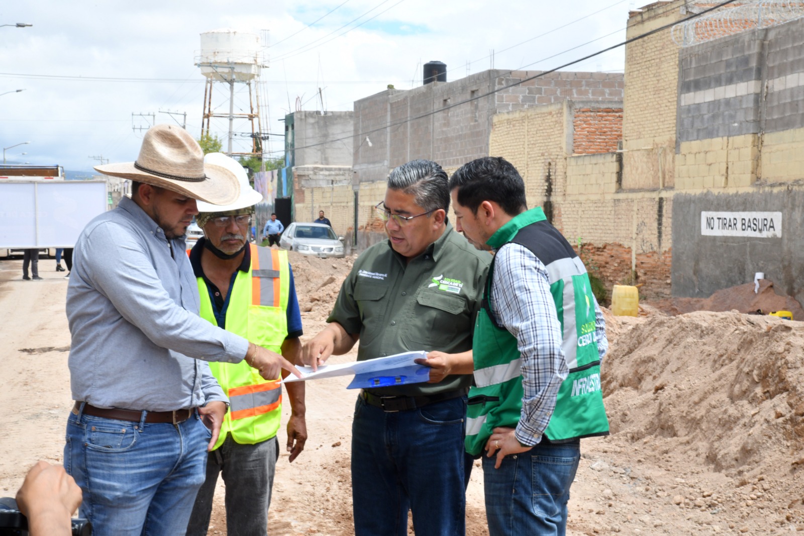 Alcalde Juan Manuel Navarro Muñiz constata avances del colector pluvial en Privadas de la Hacienda