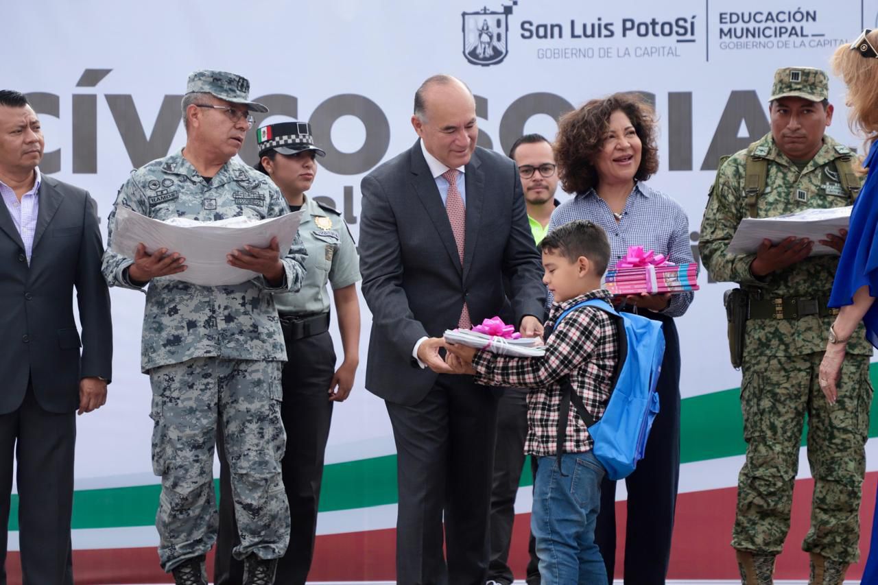 Calidad académica y valores cívicos, base del Sistema Educativo Municipal: Enrique Galindo