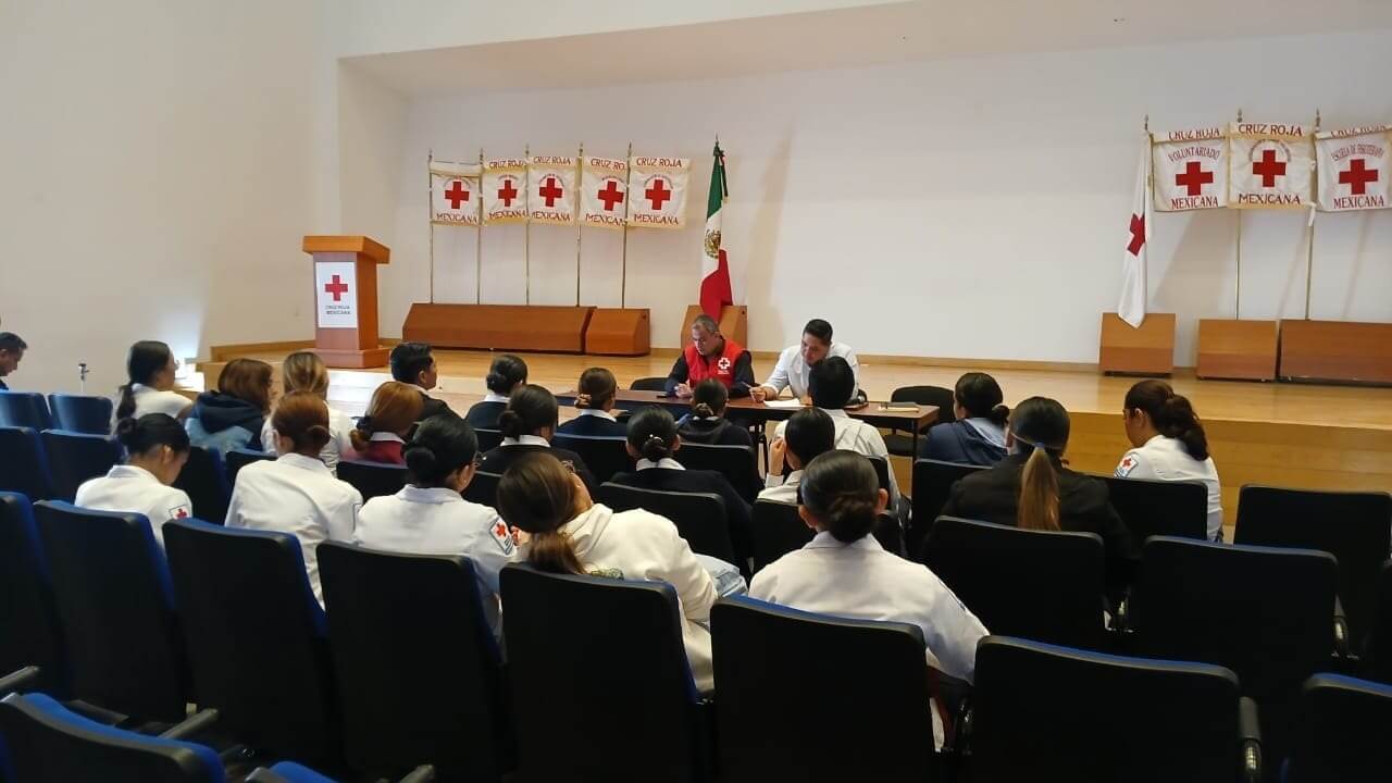 Estudiantes de Cruz Roja logran acuerdos con autoridades, pero advierten: “No bajaremos la guardia”