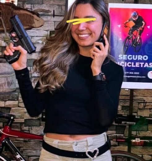 Hija de alcalde de Rioverde desata polémica por tomarse selfie con un arma