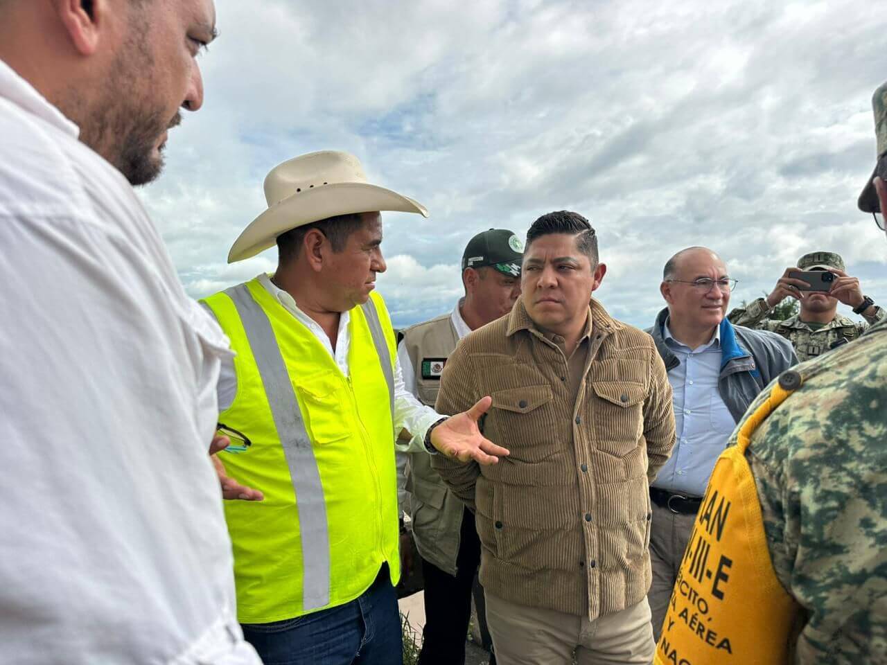 Enrique Galindo refrenda solidaridad con la Huasteca: une fuerzas con el Gobierno del Estado