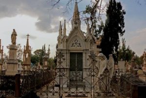 Más de 166 mil visitantes durante Día de Muertos en panteones de la capital