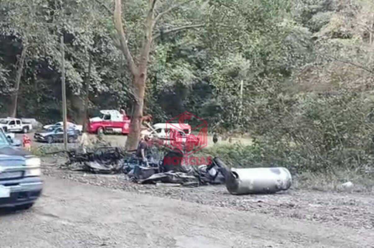 Explosión de pipa paraliza tránsito en la carretera federal 120 Xilitla-San Juan del RíoExplosión de pipa paraliza tránsito en la carretera federal 120 Xilitla-San Juan del Río