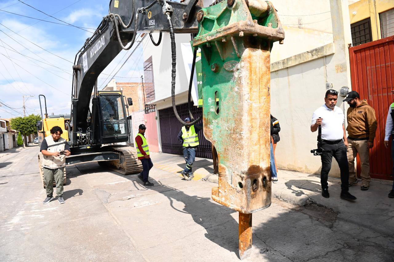 Colonia Los Fresnos será pavimentada en su totalidad: Juan Manuel Navarro, al arrancar otra rehabilitación