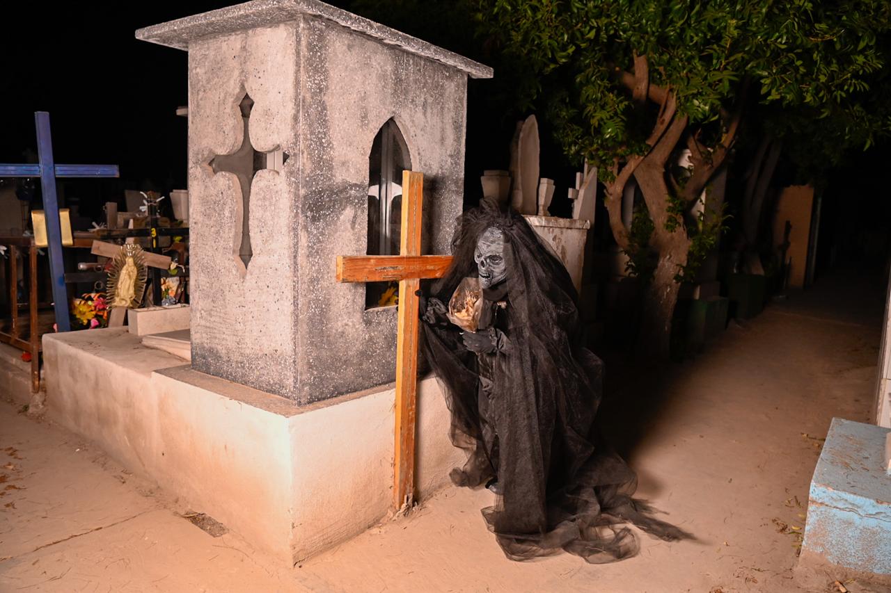Terror y tradición estremecen el panteón municipal de Soledad durante recorridos paranormales