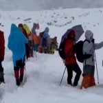 Tormenta de nieve en el Everest deja al menos un muerto y cientos de escaladores atrapados