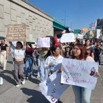 Estudiantes de la UASLP protestan contra profesor señalado por abuso sexual