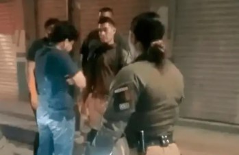 “¡Espósame si puedes!”: Regidor del PVEM causa escándalo en Ahualulco; alcalde exige sanciones y niega encubrimiento