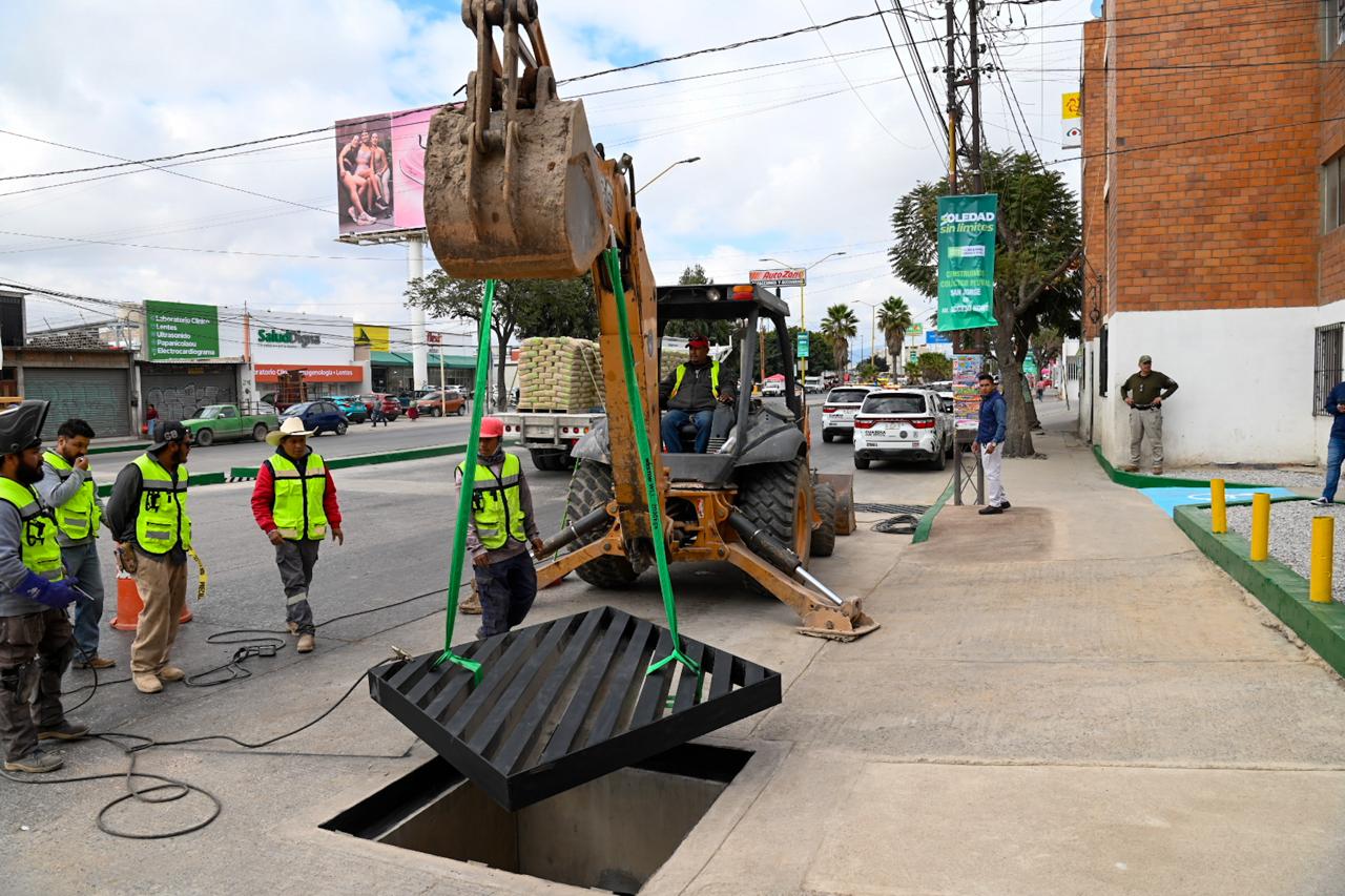 Ayuntamiento de Soledad pone fin a inundaciones en av. acceso norte; Juan Manuel Navarro inaugura colector pluvial