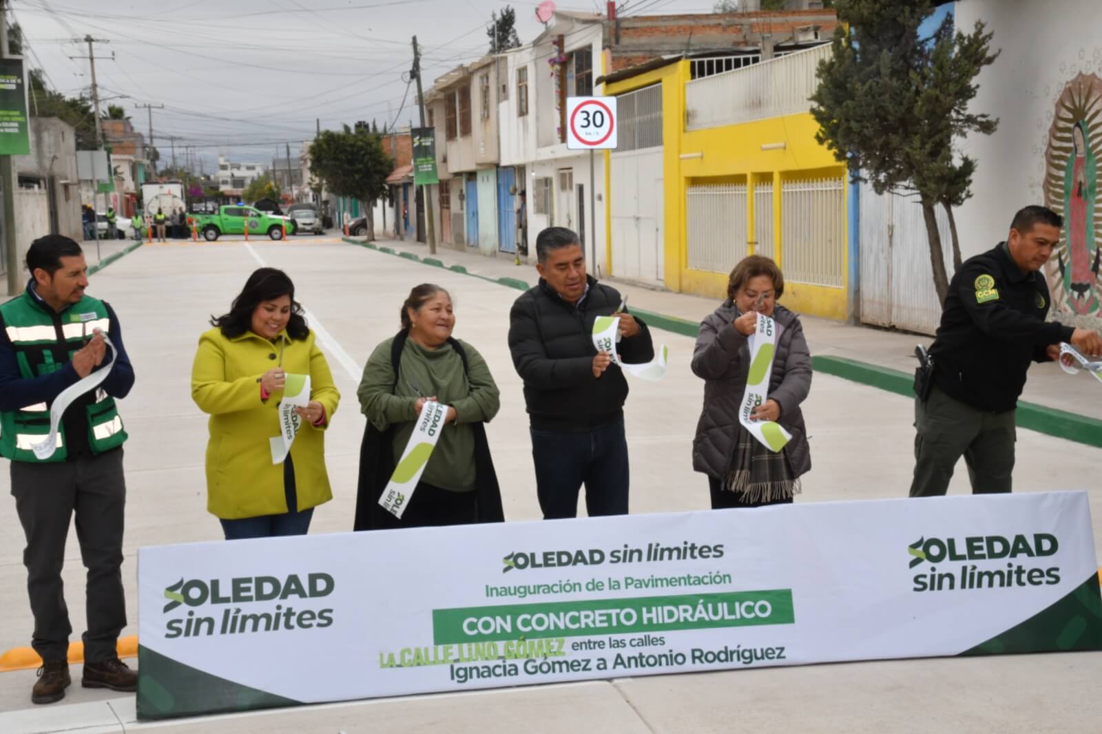 En 40 días, ayuntamiento de Soledad entrega pavimentación de calle Lino Gómez