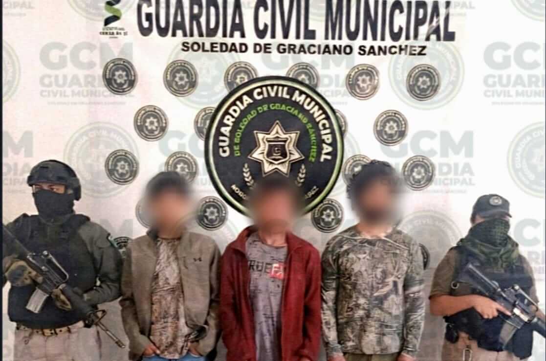 GCM de Soledad detiene a cuatro hombres por presunta extorsión y portación de arma de fuego