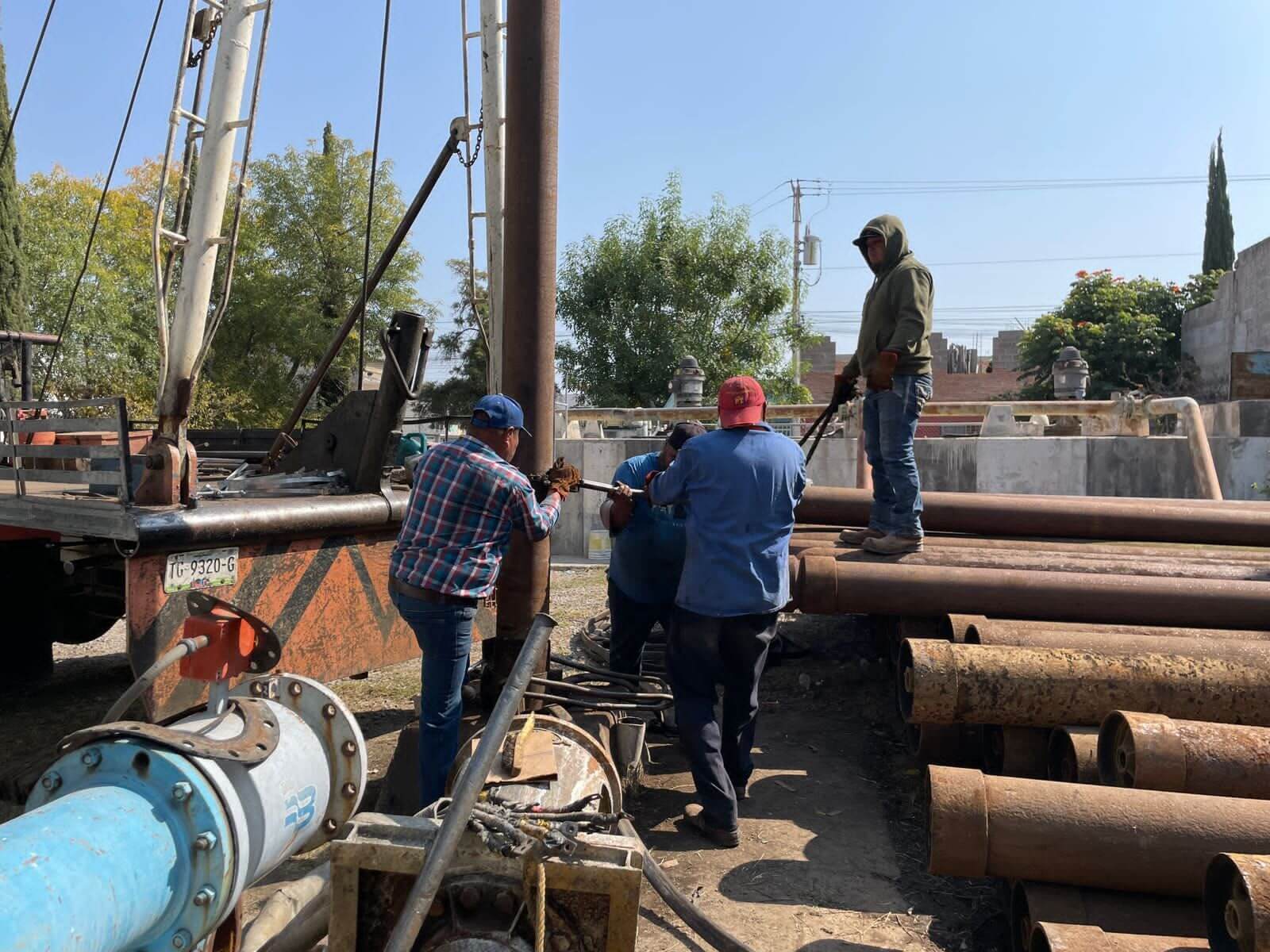 El director general de Interapas supervisa trabajos de rehabilitación en pozo “El Palmar”