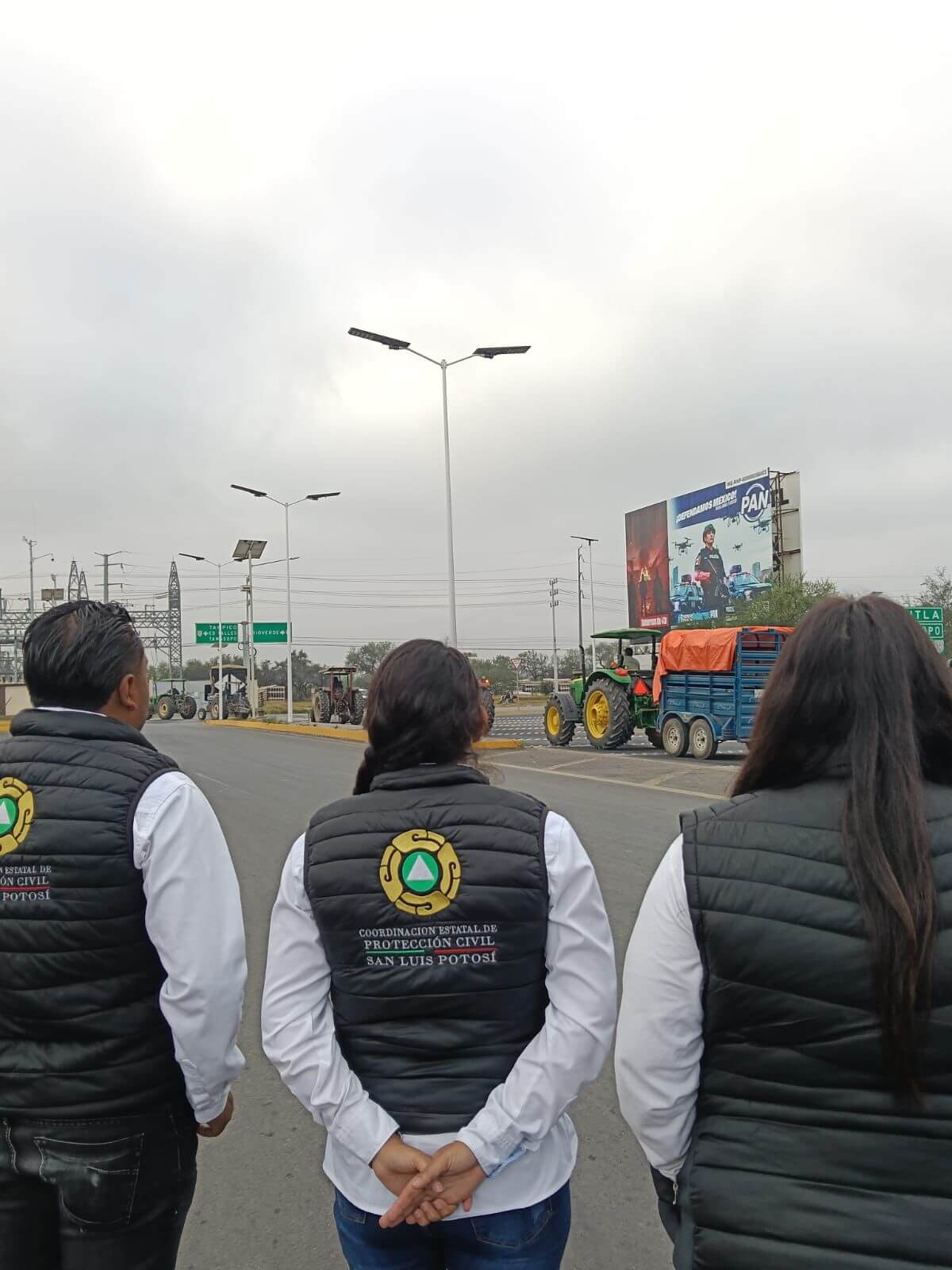 Protección civil estatal despliega 100 elementos ante manifestación de transportistas