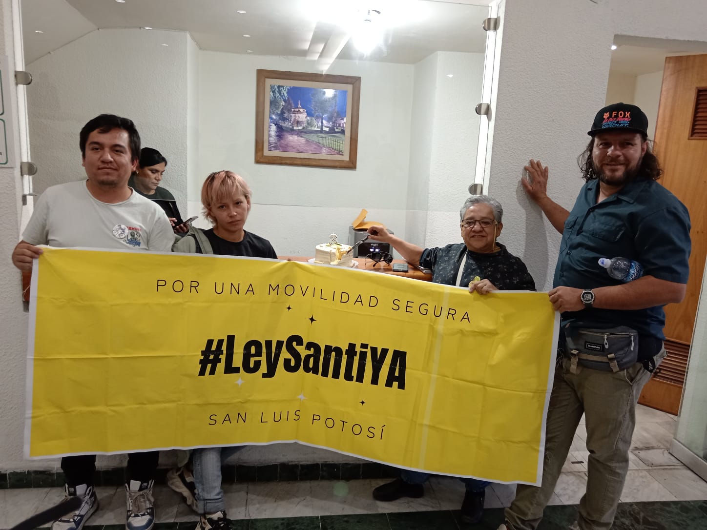 Le parten pastel al Congreso por tres años de omisión de Ley Santi: “No hay nada que celebrar”