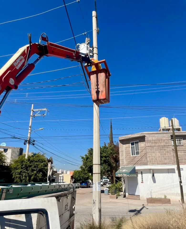 Mejoran alumbrado público en Villa de Pozos