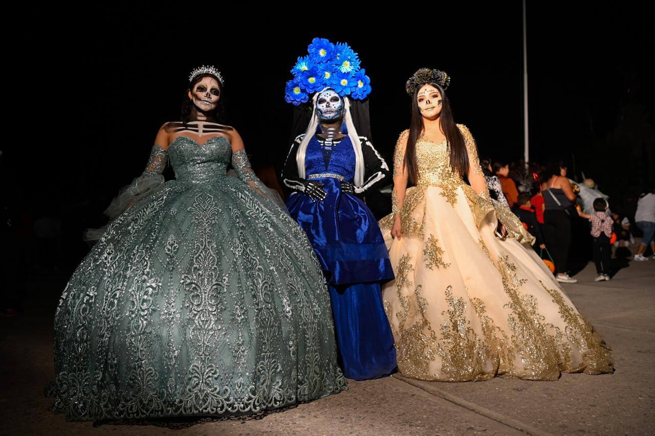 Muertos vivientes y criaturas terroríficas tomaron las calles de Soledad en la "marcha zombie 2025”