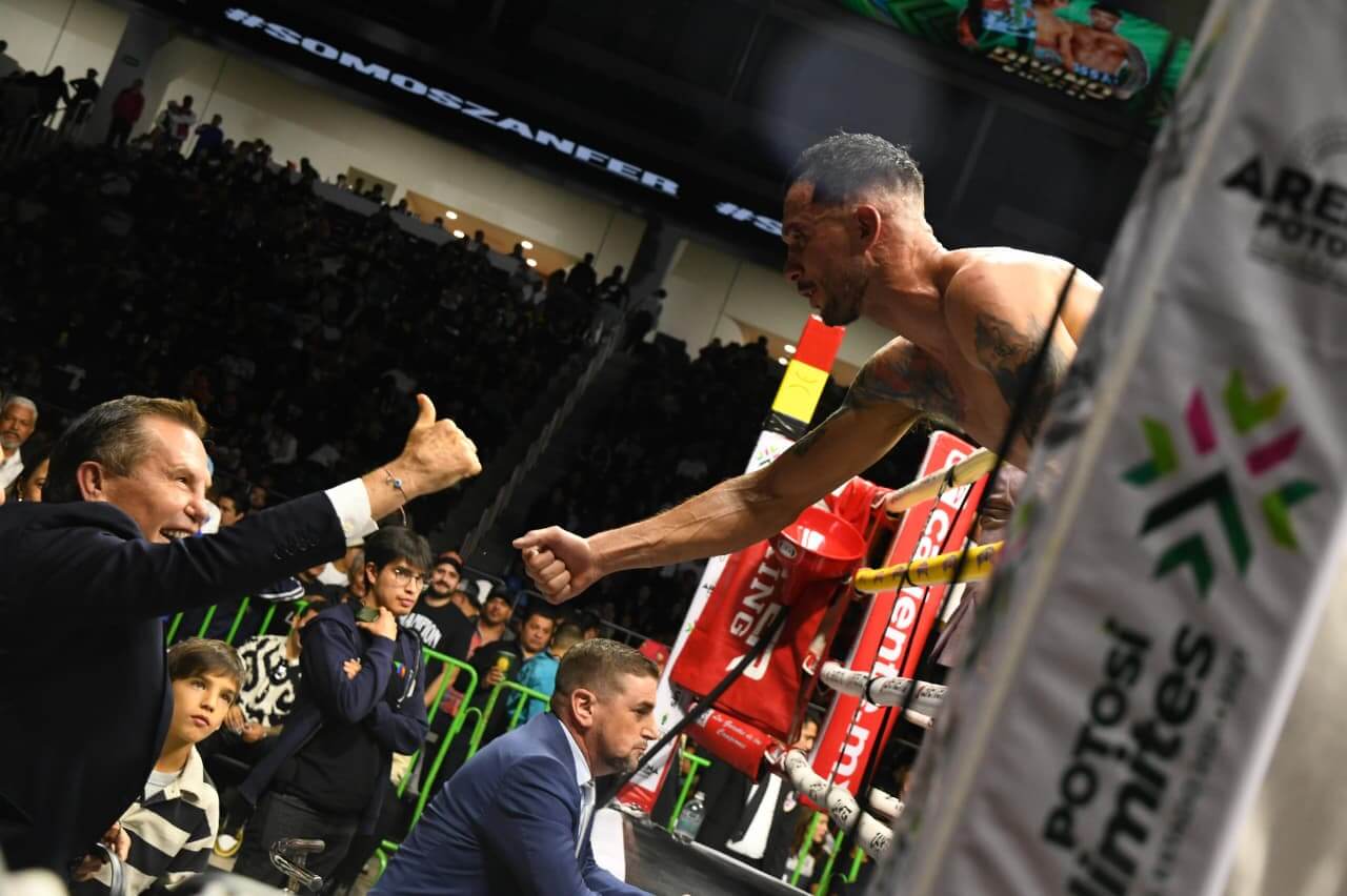 Velada de campeones enciende la arena potosí