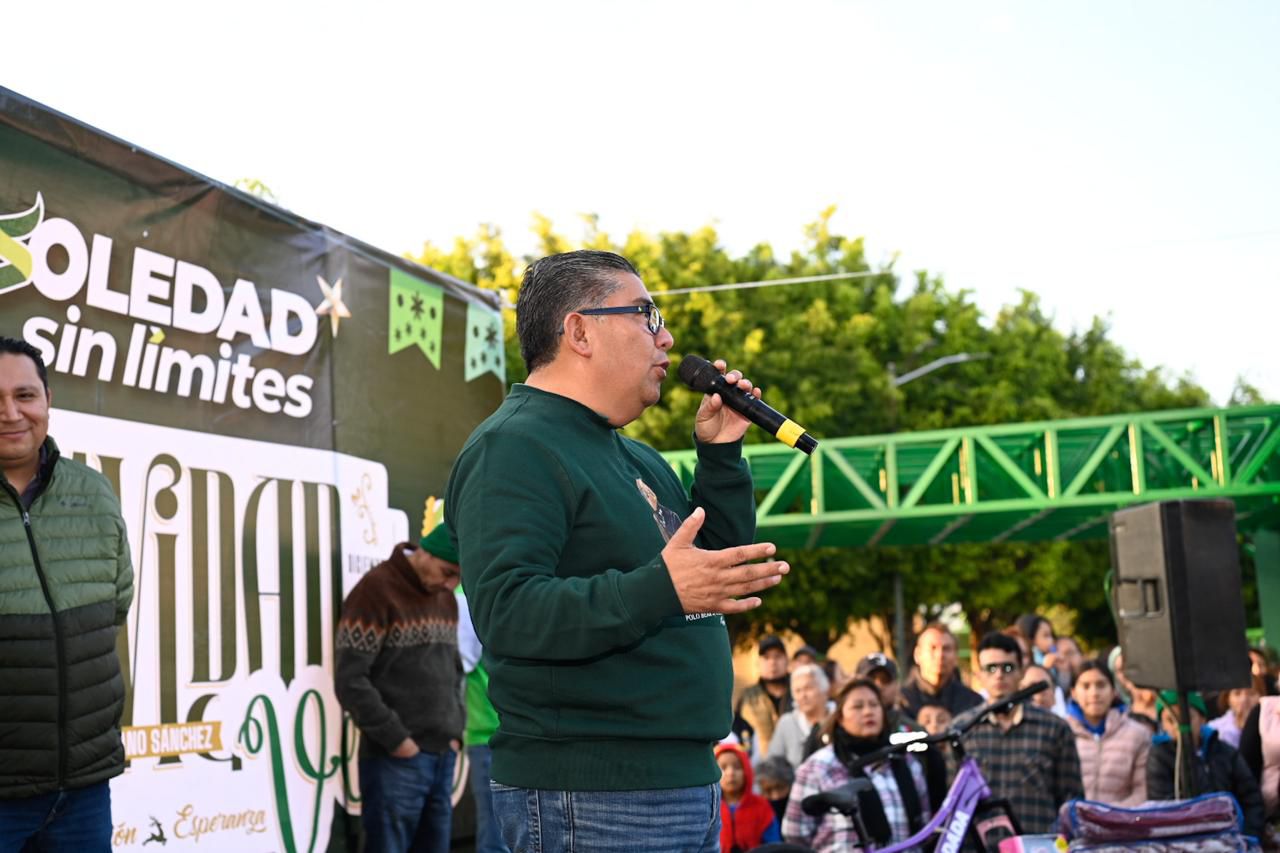 Alcalde Juan Manuel Navarro continúa llevando la magia de la navidad a las familias soledenses