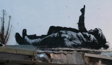 Banksy reaparece en Londres con murales que ponen el foco en la infancia “invisible”