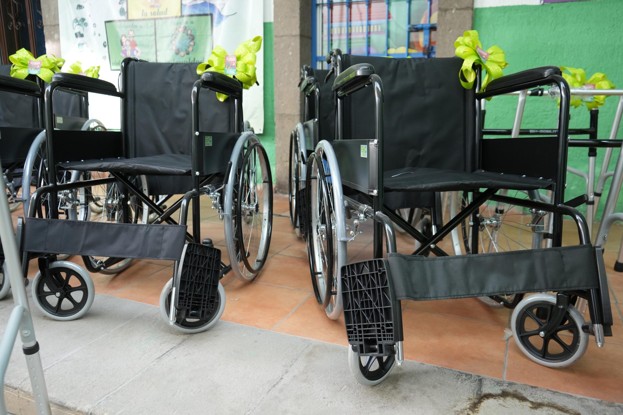 Dif Villa de Pozos entrega apoyos técnicos a personas con discapacidad