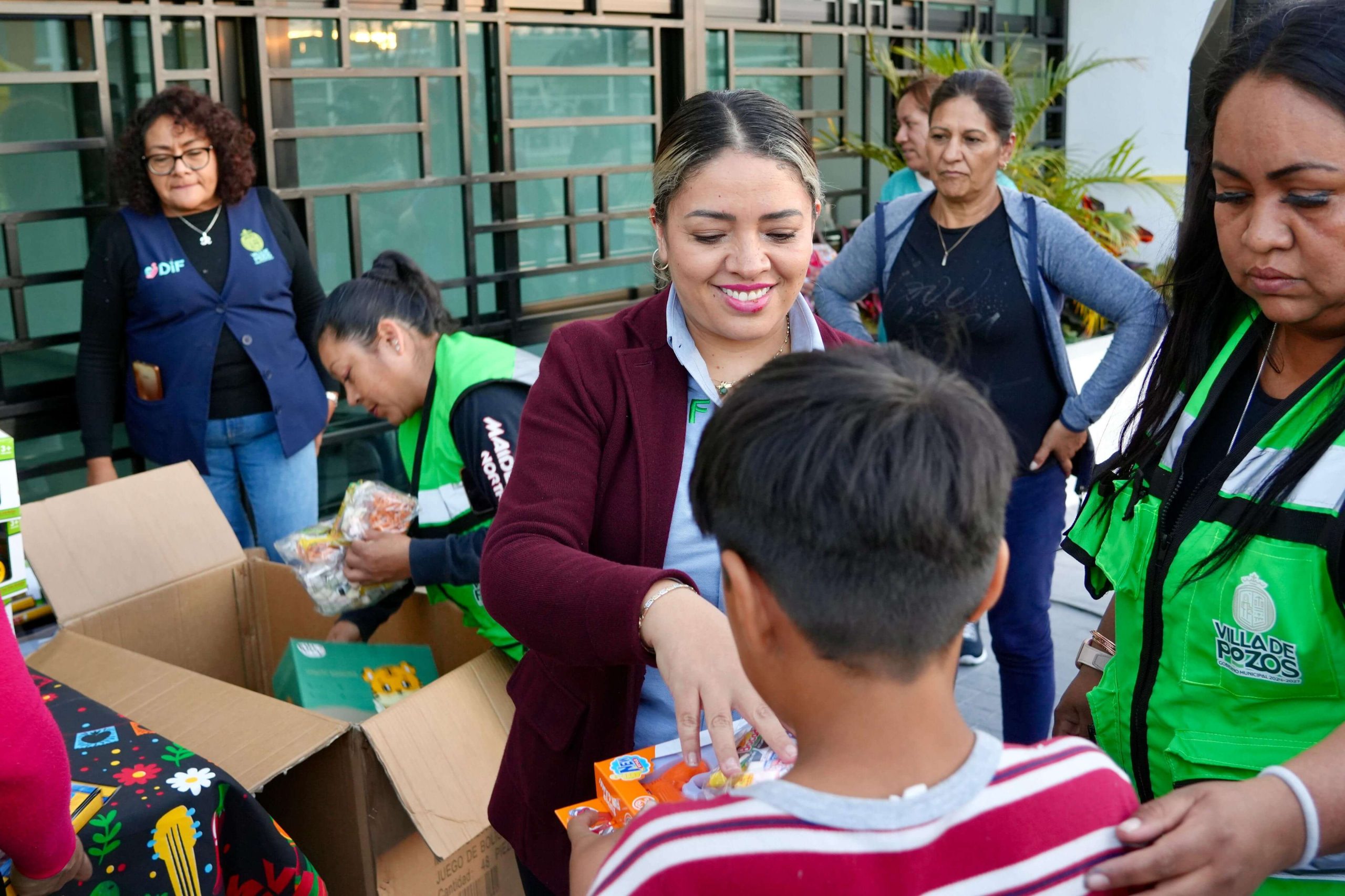 Espíritu navideño llega a zona urbana de Villa de Pozos