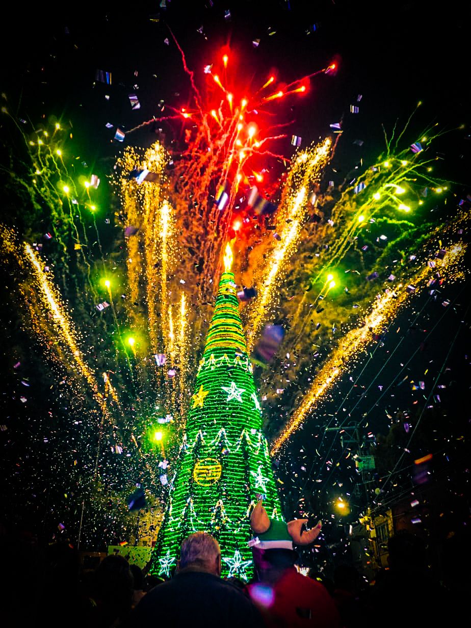 Villa de Pozos se ilumina con magia navideña