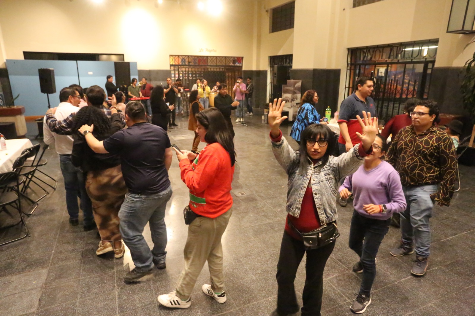 Cumbias, tacos y prensa: así se vivió la Posada de Reporteros de Cultura y Espectáculos