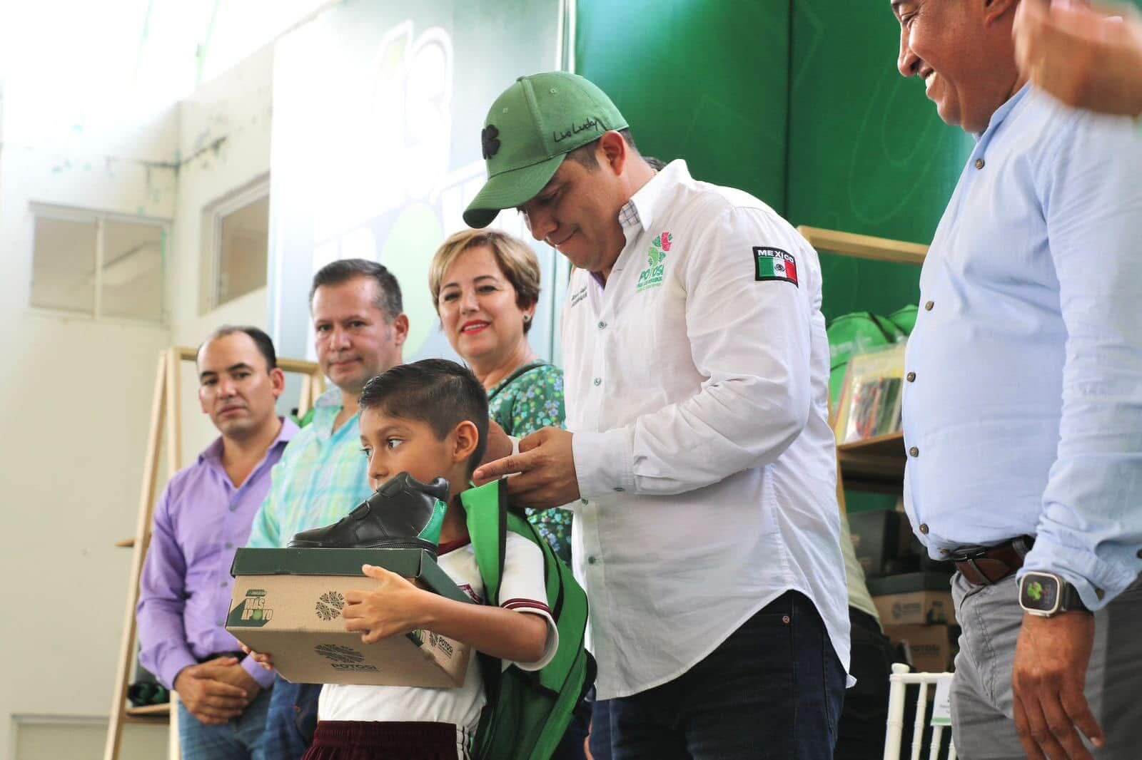 Impulsa Ricardo Gallardo apoyo sin límites a estudiantes en SLP