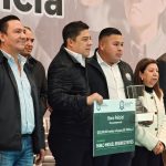 Ricardo Gallardo anuncia aumento salarial a policías en 2026
